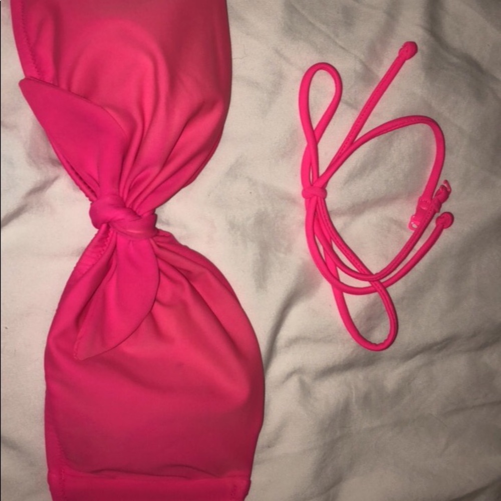 Bathing suits - Picture 3 of 6